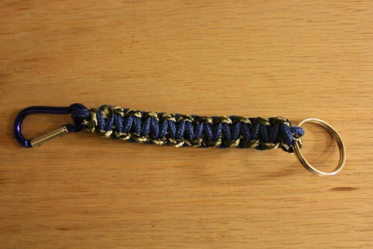 20 DIY Paracord Keychains with Instructions Guide Patterns