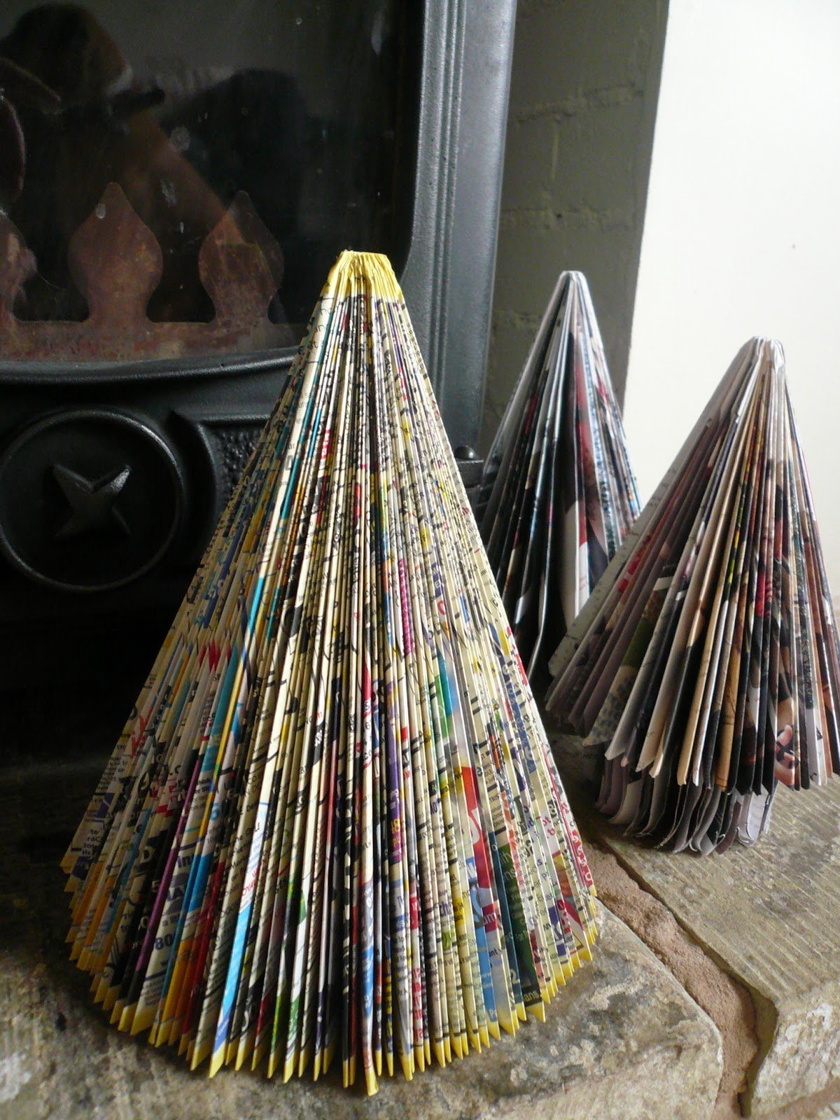 17 DIY Instructions and Ideas to Make a Christmas Tree with Books | Guide Patterns