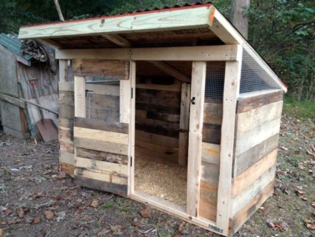 How to Build a Pallet Chicken Coop: 20 DIY Plans  Guide Patterns