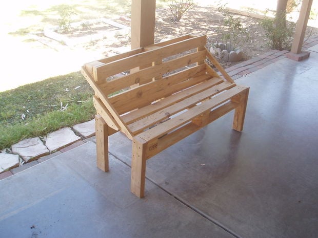 24 DIY Plans to Build a Bench from Pallets | Guide Patterns