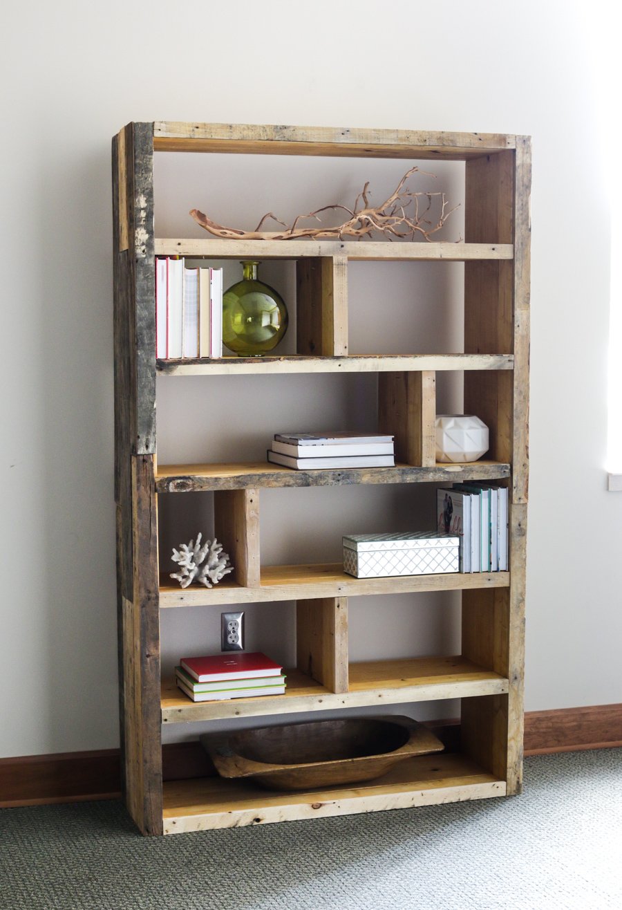 18 Detailed Pallet Bookshelf Plans and Tutorials Guide 