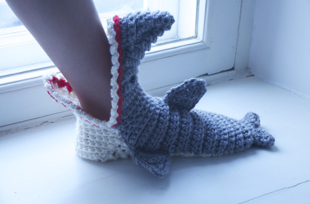 5 Free Patterns for Crochet Shark Slippers | Guide Patterns