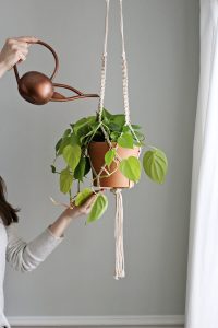 Simple Macramé Plant Hanger Instructions