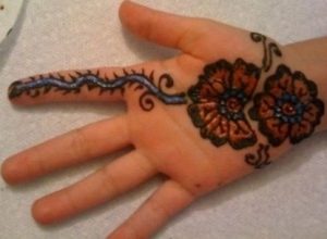 Simple Mehndi Design for Kids