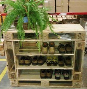 Repurposed Pallet Shoe Rack