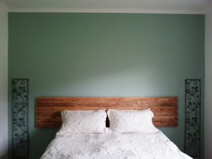 DIY Pallet Headboard