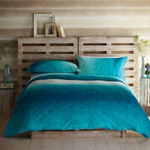 Wood Pallet Headboard DIY