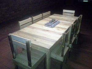 DIY Pallet Dining Table