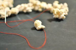 How to Make Popcorn Garland