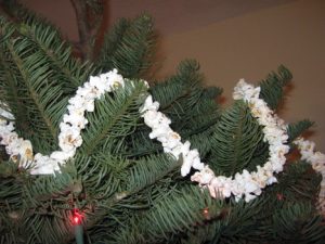 Popcorn Christmas Tree Garland