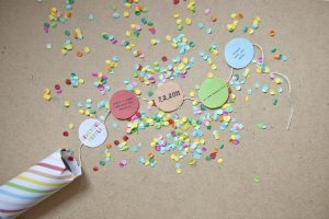 Twist Invitation Confetti Poppers