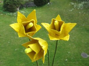 How to Make Egg Carton Flowers