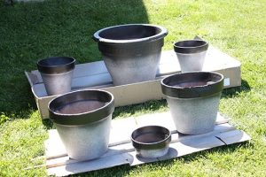 Spray Paint Flower Pots