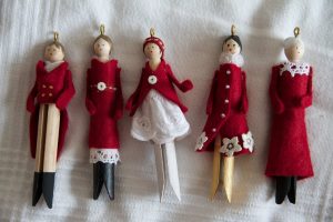 Christmas Clothespin Dolls