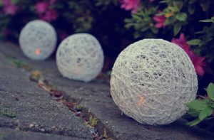 Yarn Lanterns DIY