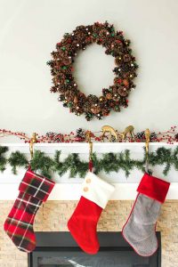 How to Make a Pine Cone Wreath Picture