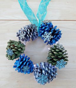 Pinecone Wreath to Make for Christmas