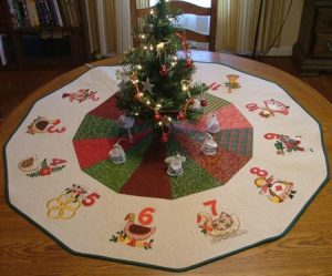 Free Christmas Tree Skirt Quilt Pattern