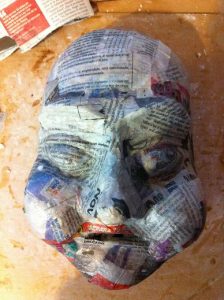 Comment faire un masque en papier mâché