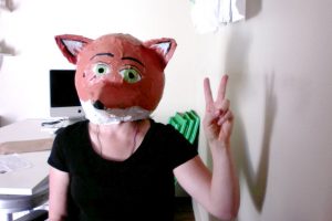 Masque en papier mâché de renard