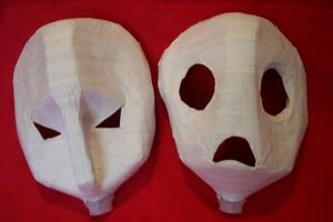 Masques d'Halloween en papier mâché