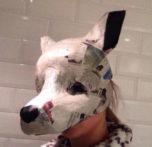 Masque de loup en papier mâché