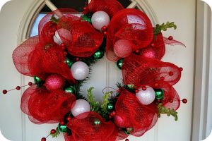 How to Make a Christmas Wreath with Mesh