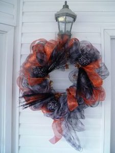 How to Make a Wreath with Mesh Netting