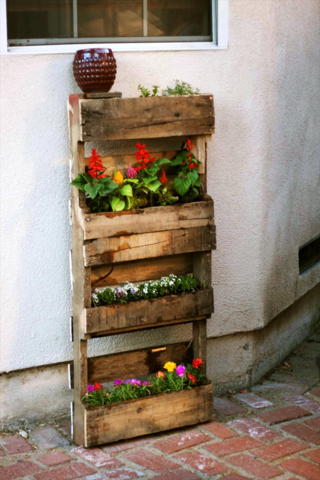 25 Easy DIY Plans and Ideas for Making a Wood Pallet 