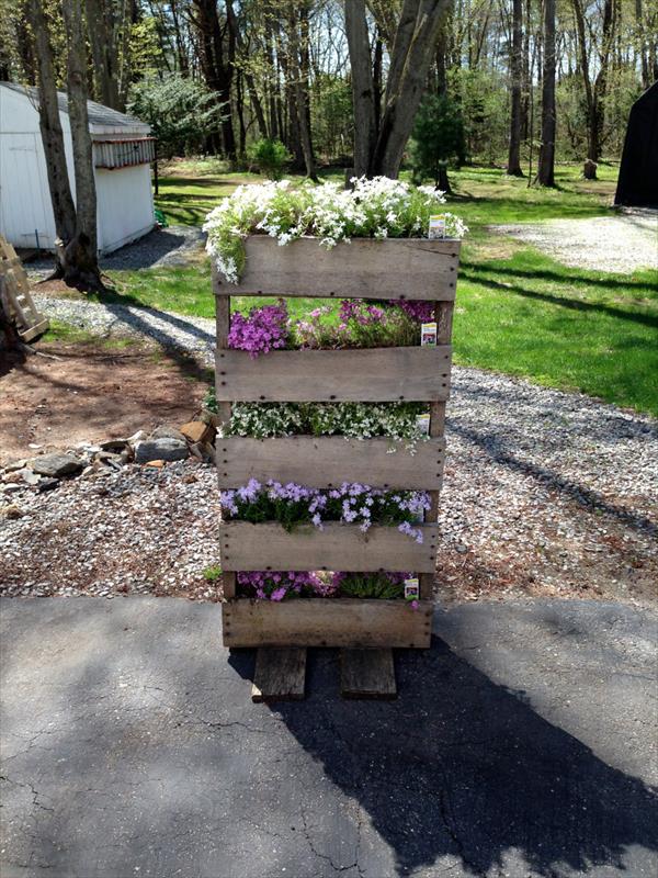 25 Easy DIY Plans and Ideas for Making a Wood Pallet ...