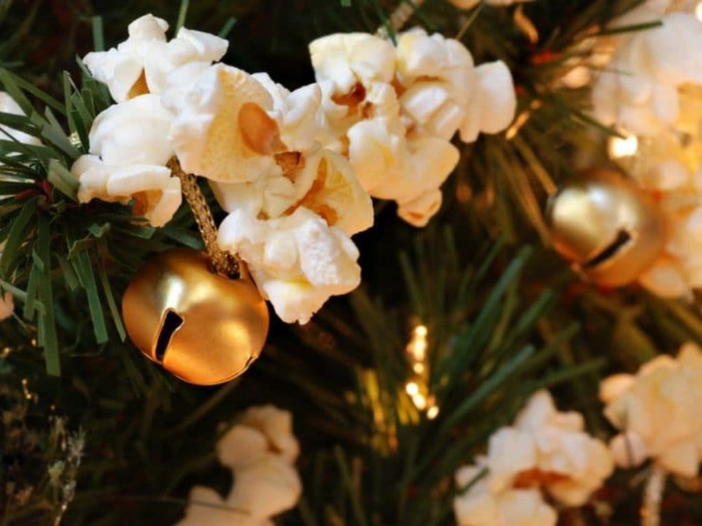 16 Decorative Ways to Make Popcorn Garland Guide Patterns