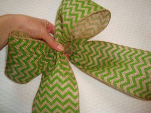 How to Make a Bow with Burlap