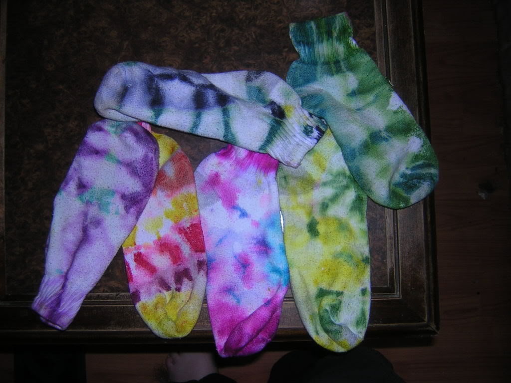 How to Tie Dye Socks in 14 Unique Ways - Guide Patterns