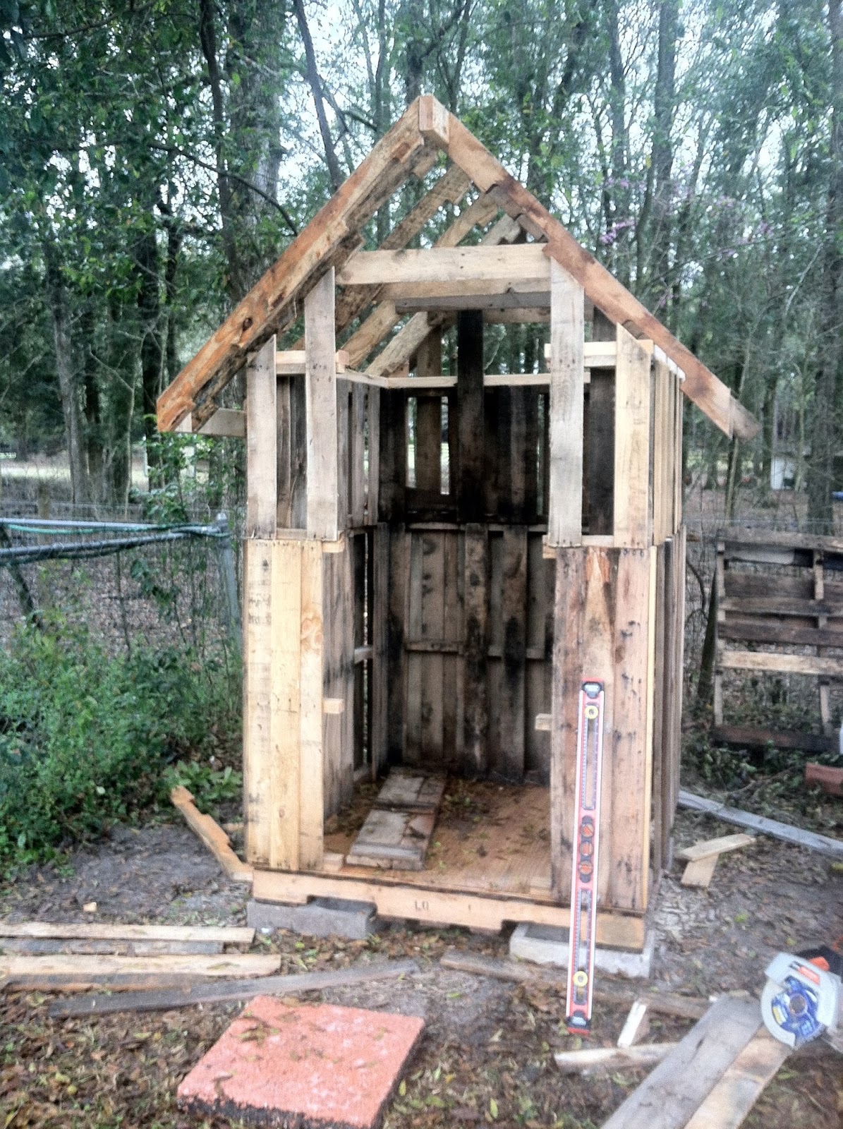 How to Build a Pallet Ch   icken Coop: 20 DIY Plans | Guide 