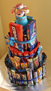 How to Make a Candy Bar Cake