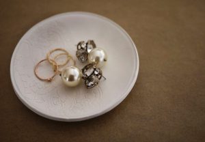 Bol porte-boucles d'oreilles