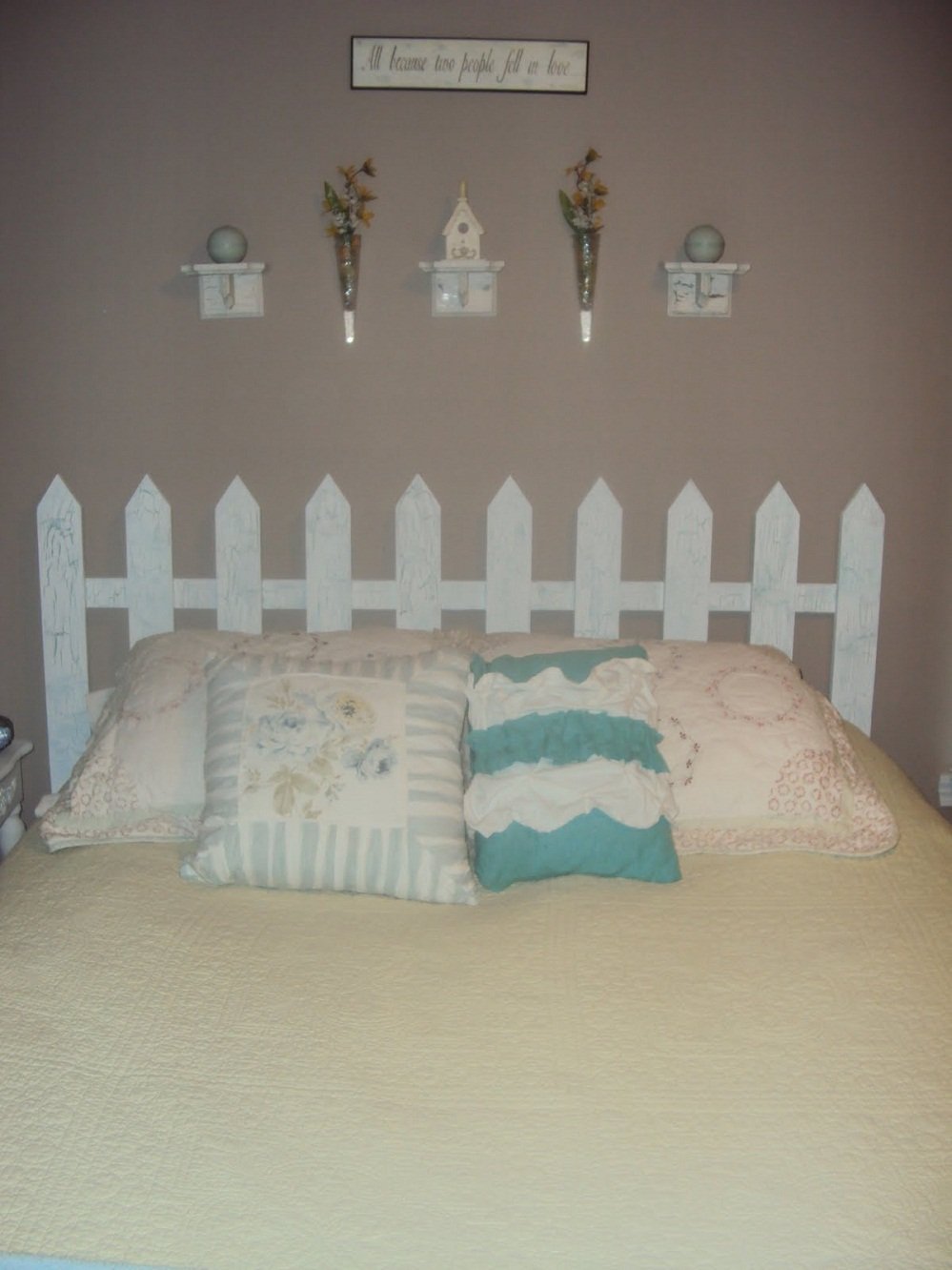 14 Picket Fence Headboard Plans for a Country Look | Guide