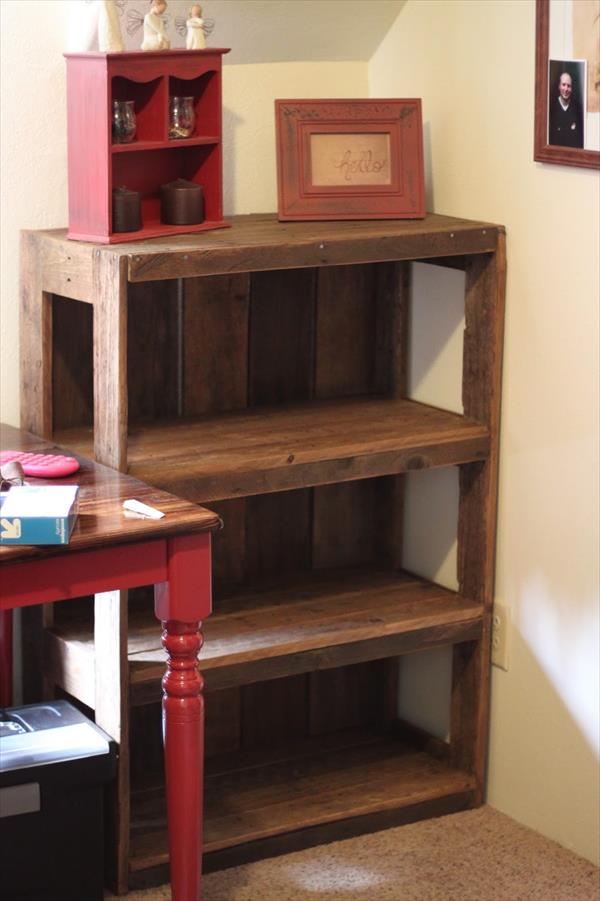 18 Detailed Pallet Bookshelf Plans and Tutorials Guide 