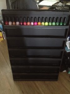 Estante de esmalte de uñas DIY