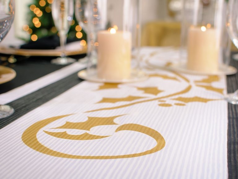 33 Free Patterns for Making a Christmas Table Runner - Guide Patterns