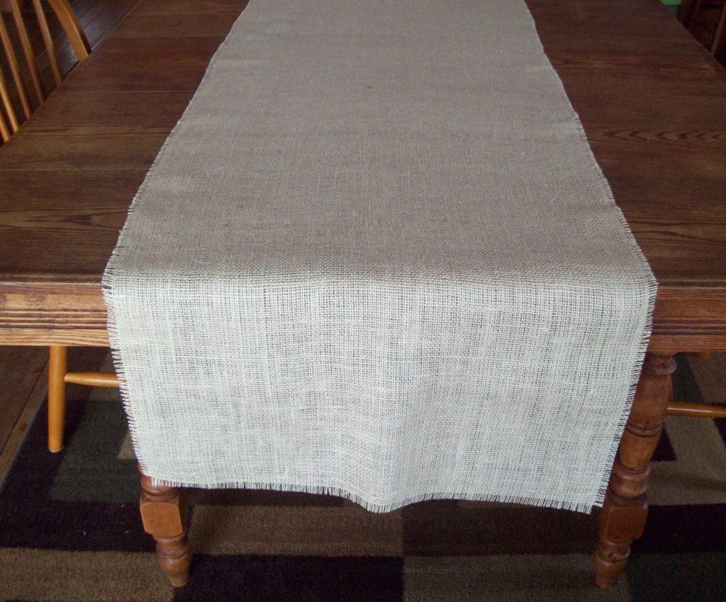 35+ Ways to Make a Burlap Table Runner Guide Patterns
