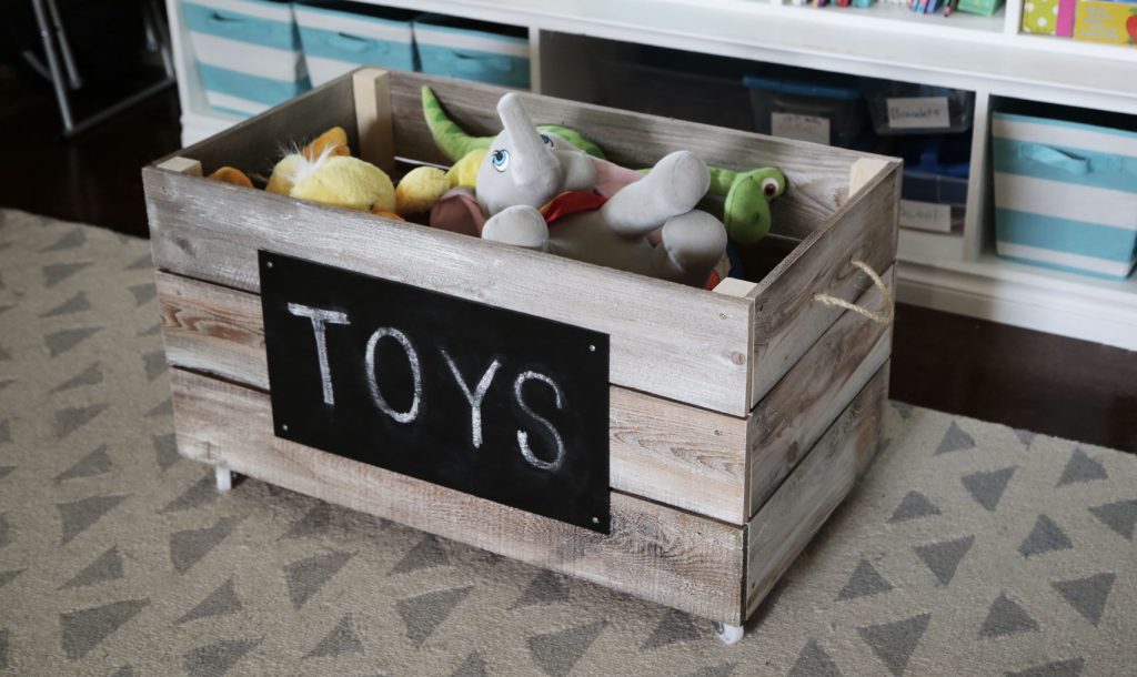 build a toy box from pallets