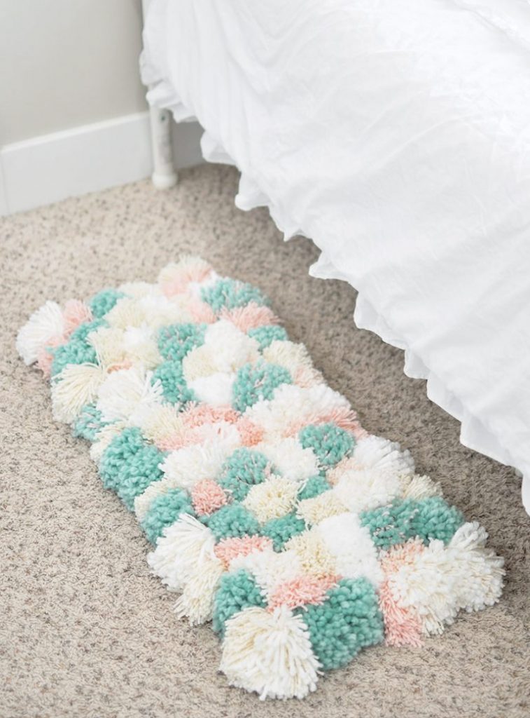 22 Ways to Make a Pom Pom Rug Guide Patterns