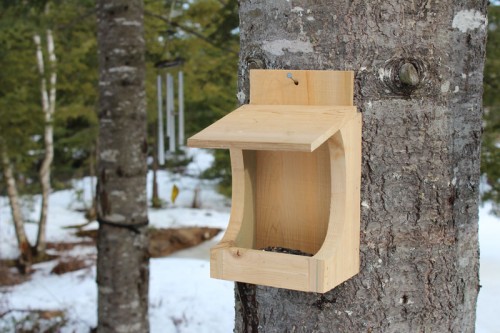 16+ DIYs to Make a Wooden Bird Feeder | Guide Patterns