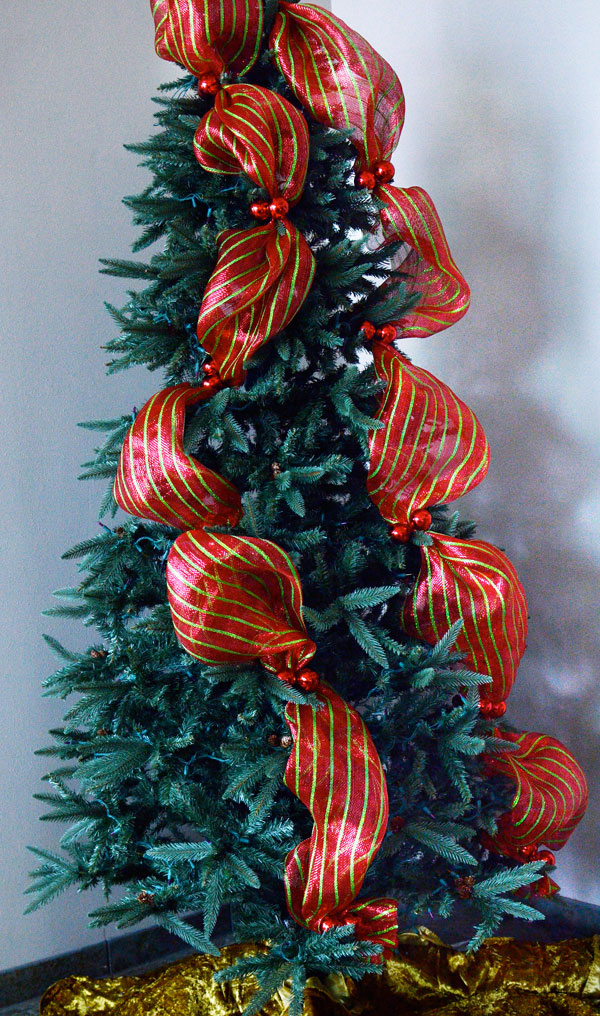 How to Put Ribbon on a Christmas Tree 20+ Decorating Ideas  Guide