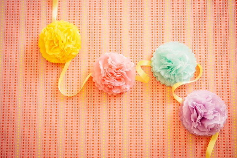 39 DIYs to Make a Pom Pom Garland Guide Patterns