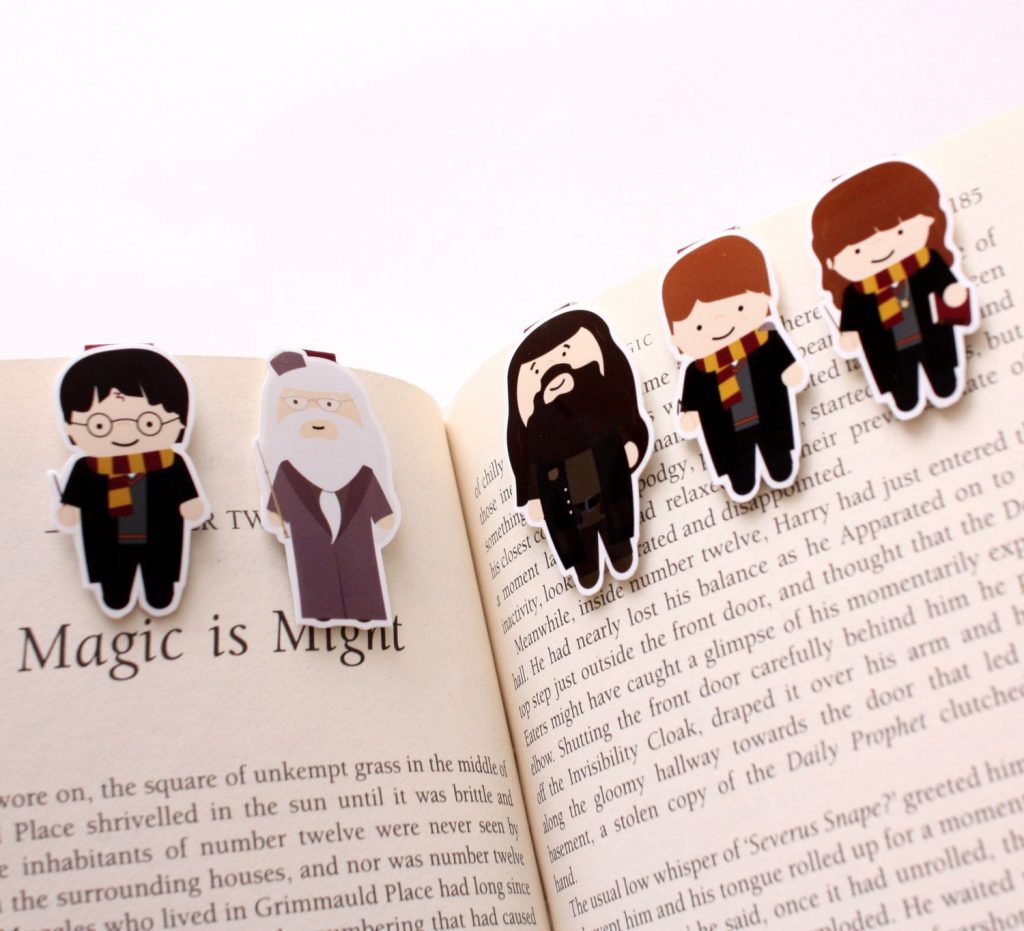 11 DIYs to Make Harry Potter Bookmarks Guide Patterns