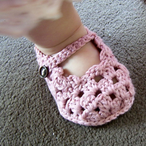 crocheted baby flip flops
