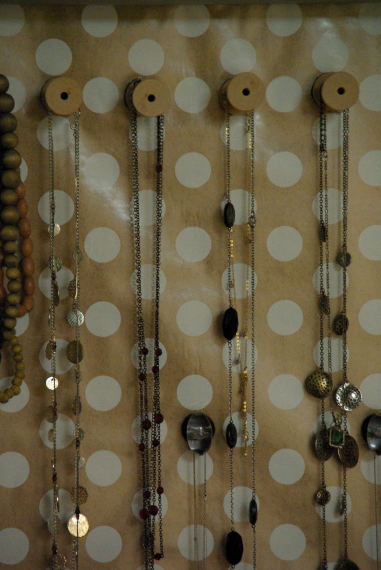 16 DIYs to Make a Necklace Holder Guide Patterns