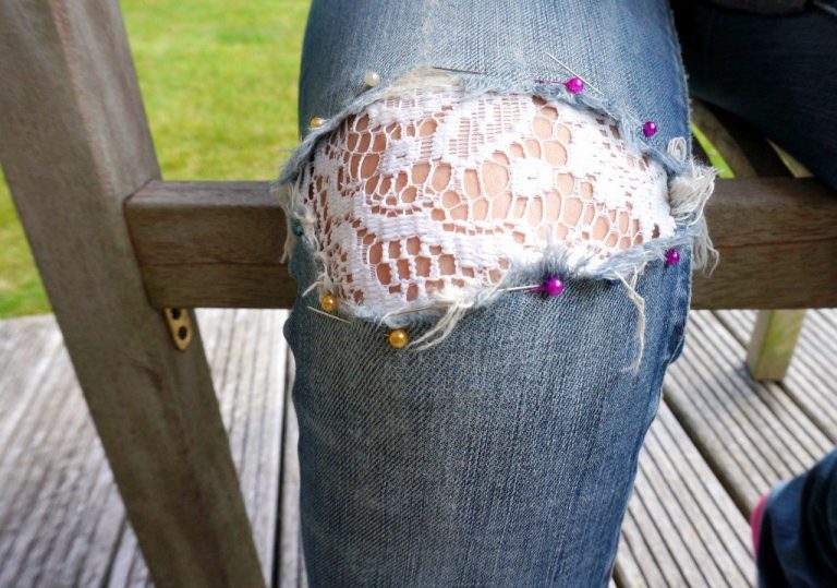 21 + DIYs to Make Ripped Jeans for Men and Women | Guide Patterns